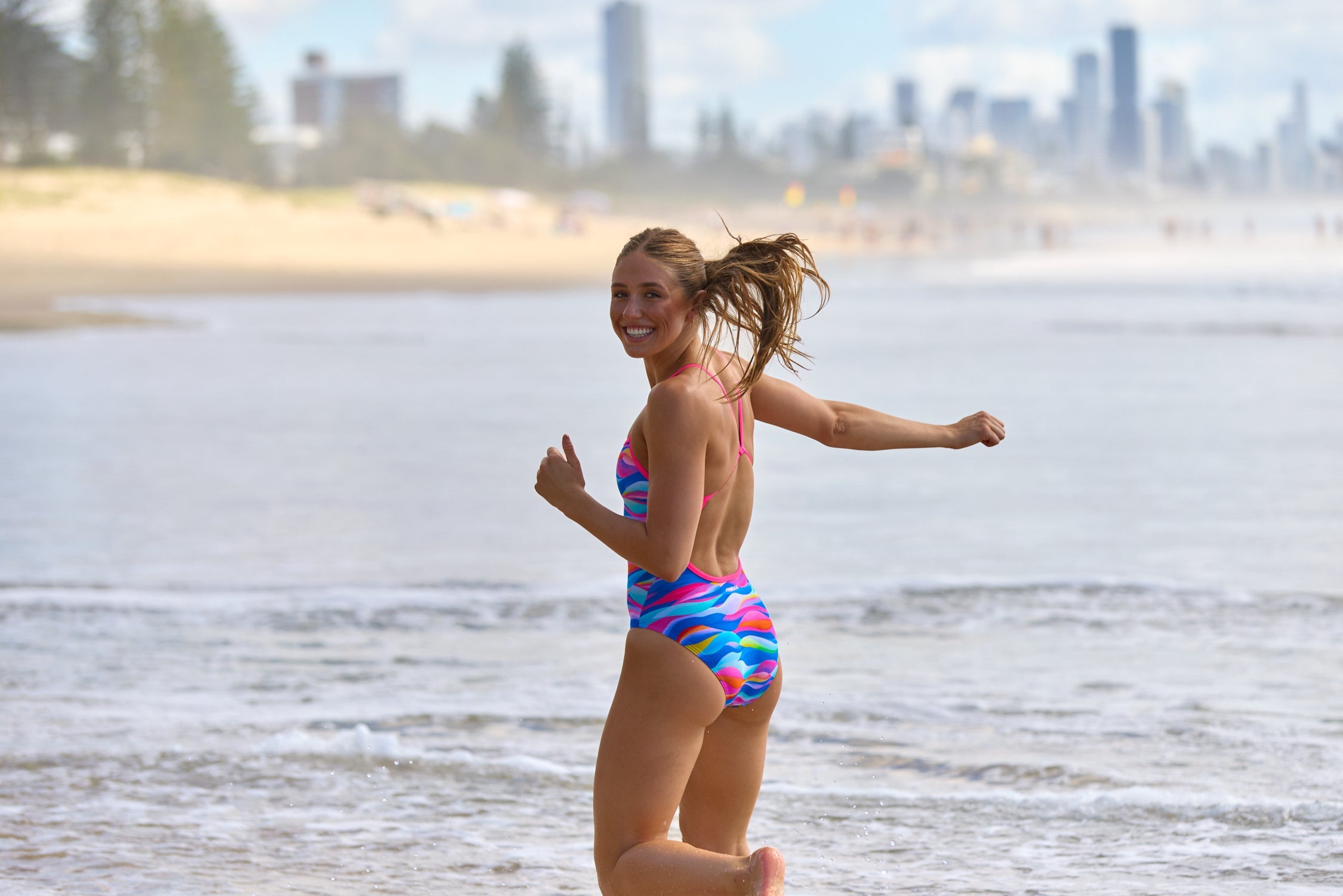 FUNKITA Royal Wave シングルストラップ・ワンピース競泳水着 レディース モデル着用イメージ FKS030L