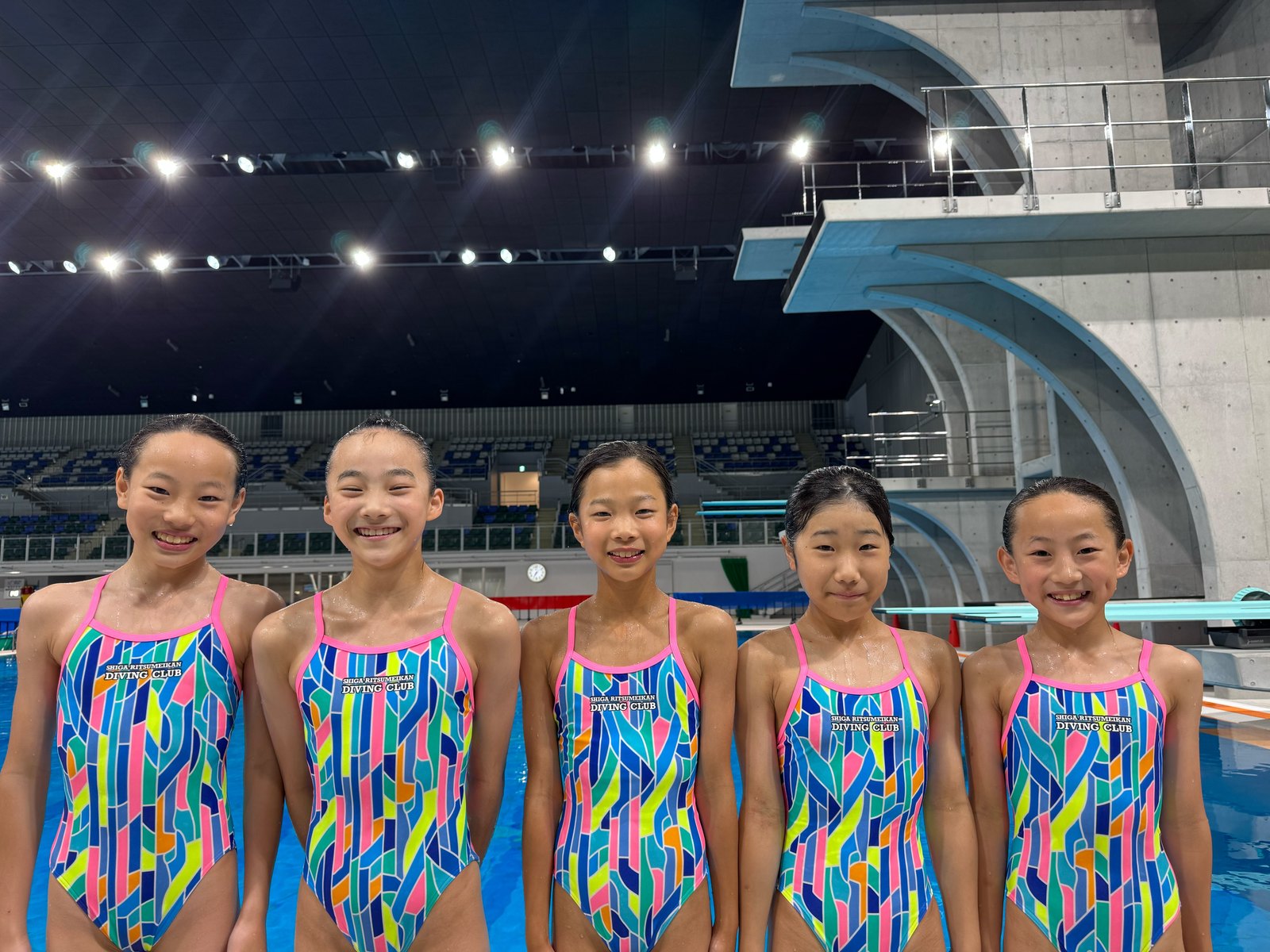 FUNKITA Pillared シングルストラップ・ワンピース競泳水着 ガールズ FKS030G チーム着用 会場イメージ